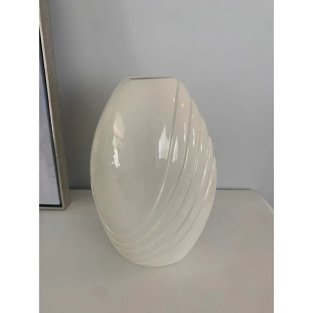 NCI Oval egg shape 1980s Off white Swelling Vase 12.5” MCM‎ vintage ceramic home